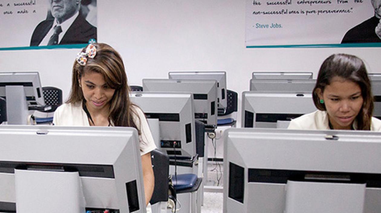 El proceso de formación permite flexibilidad de horarios ya que es un programa 100% virtual.