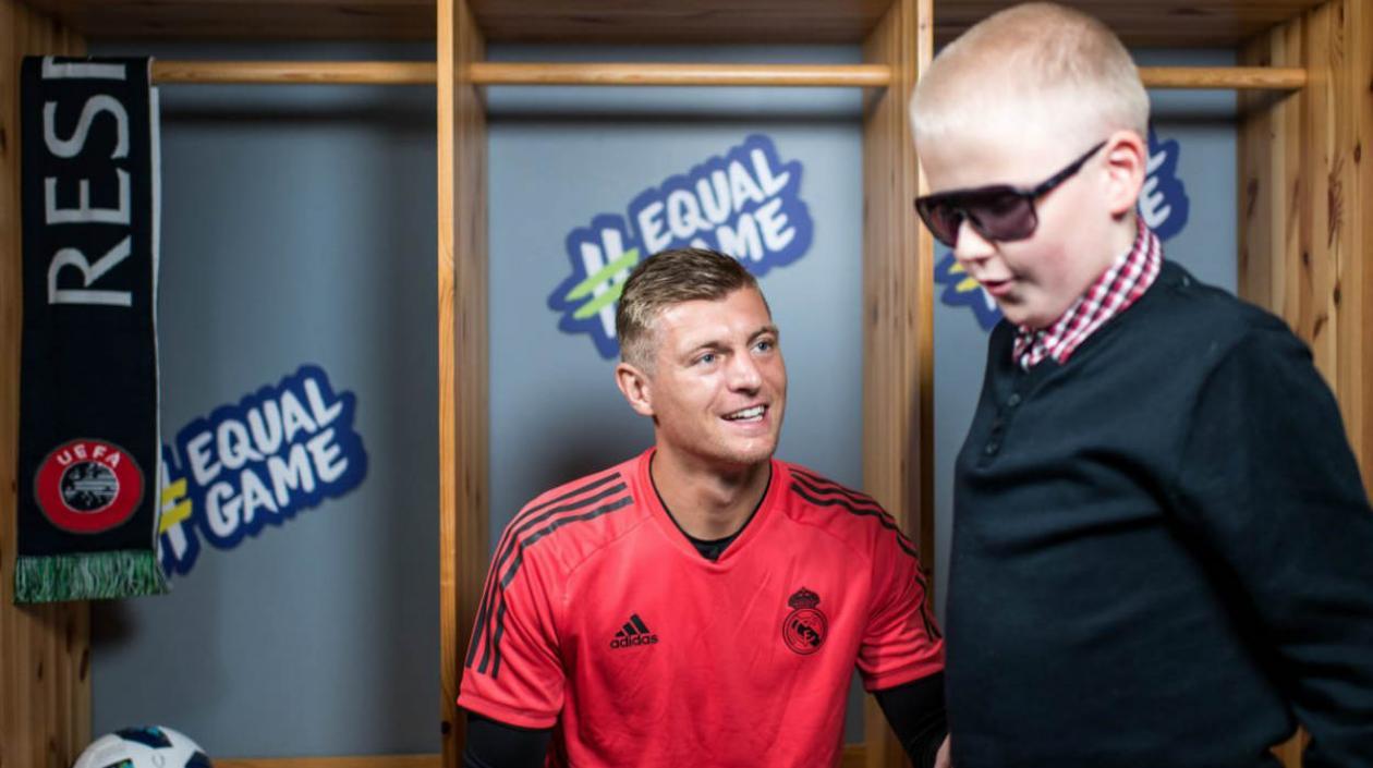 Toni Kroos y el pequeño Aaron. 