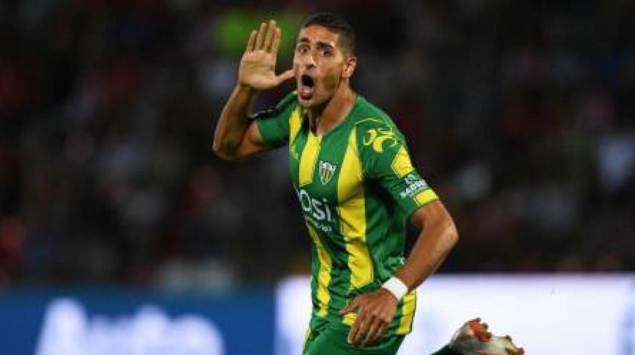 Pablo Sabbag celebra el gol del empate. 