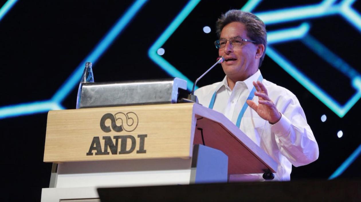 Alberto Carrasquilla, Ministro de Hacienda.