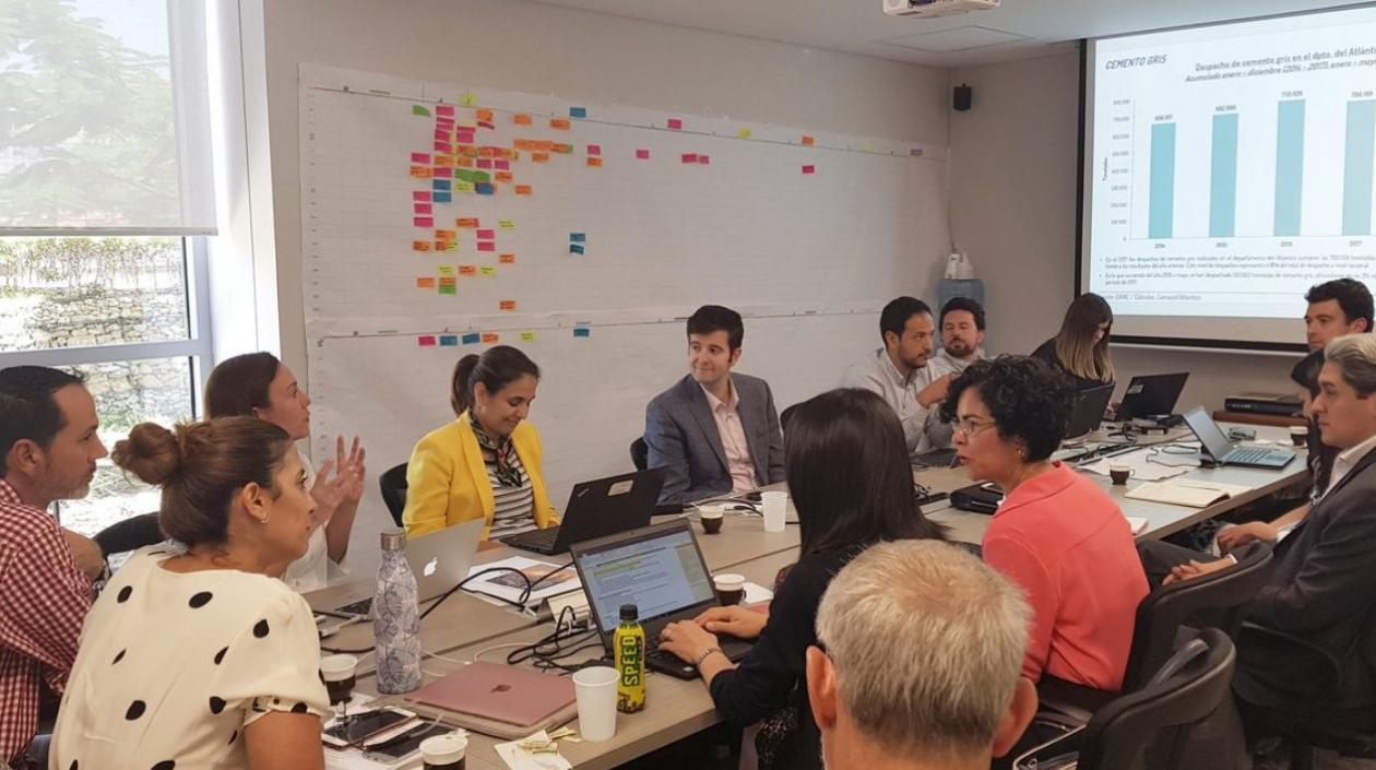 Reunión de misión del Banco Mundial con funcionarios del Distrito.