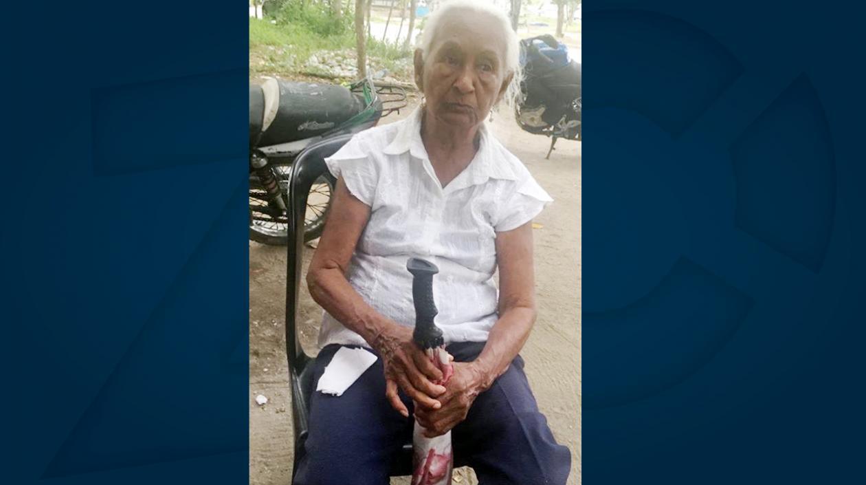 La anciana en el CAI Inem.