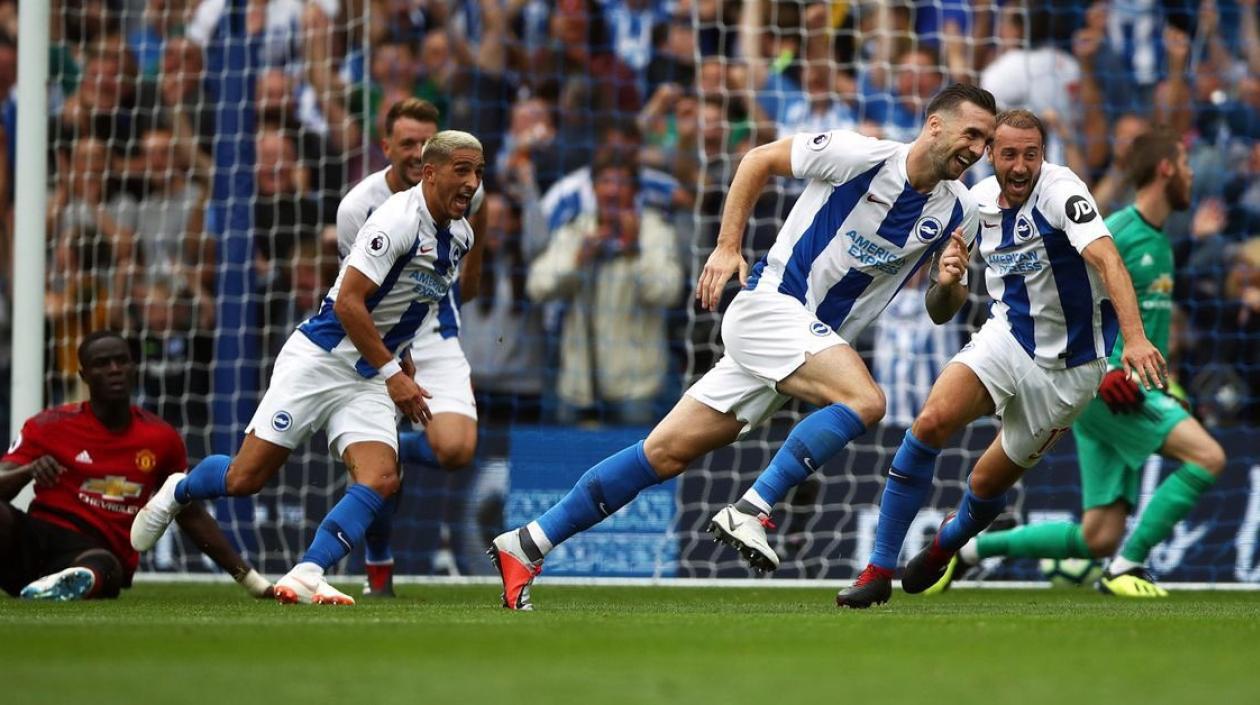 Jugadores del Brighton celebrando uno de los goles. 