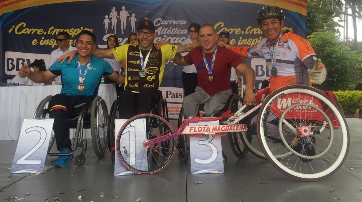 Atletas ganadores de la carrera. 