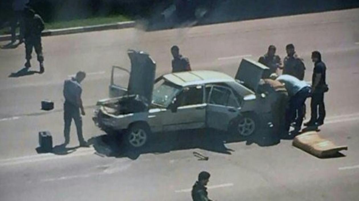 Atacantes abatidos en un vehículo. 