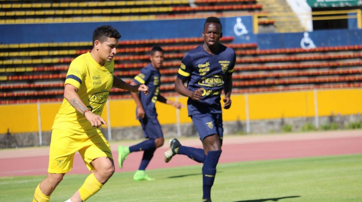 Acción del partido entre los combinados de Ecuador. 