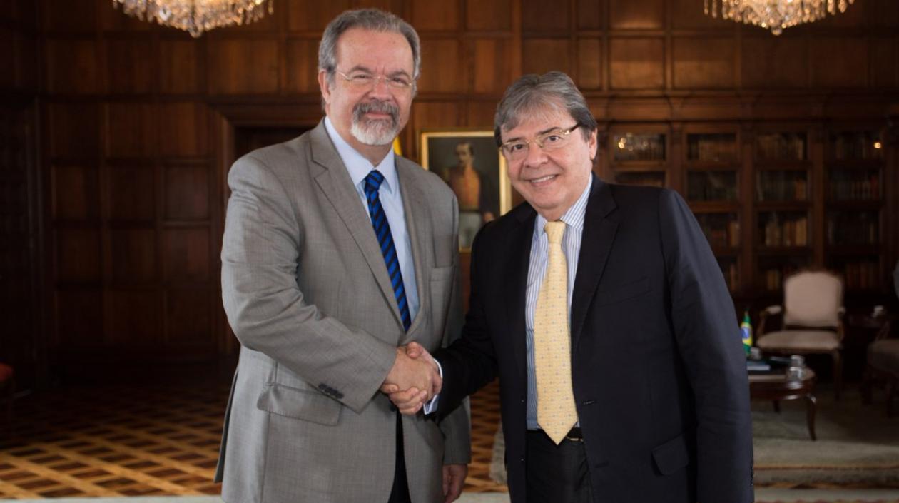 El ministro de Seguridad Pública de Brasil, Raul Jungmann y el Canciller nacional, Carlos Holmes Trujillo.