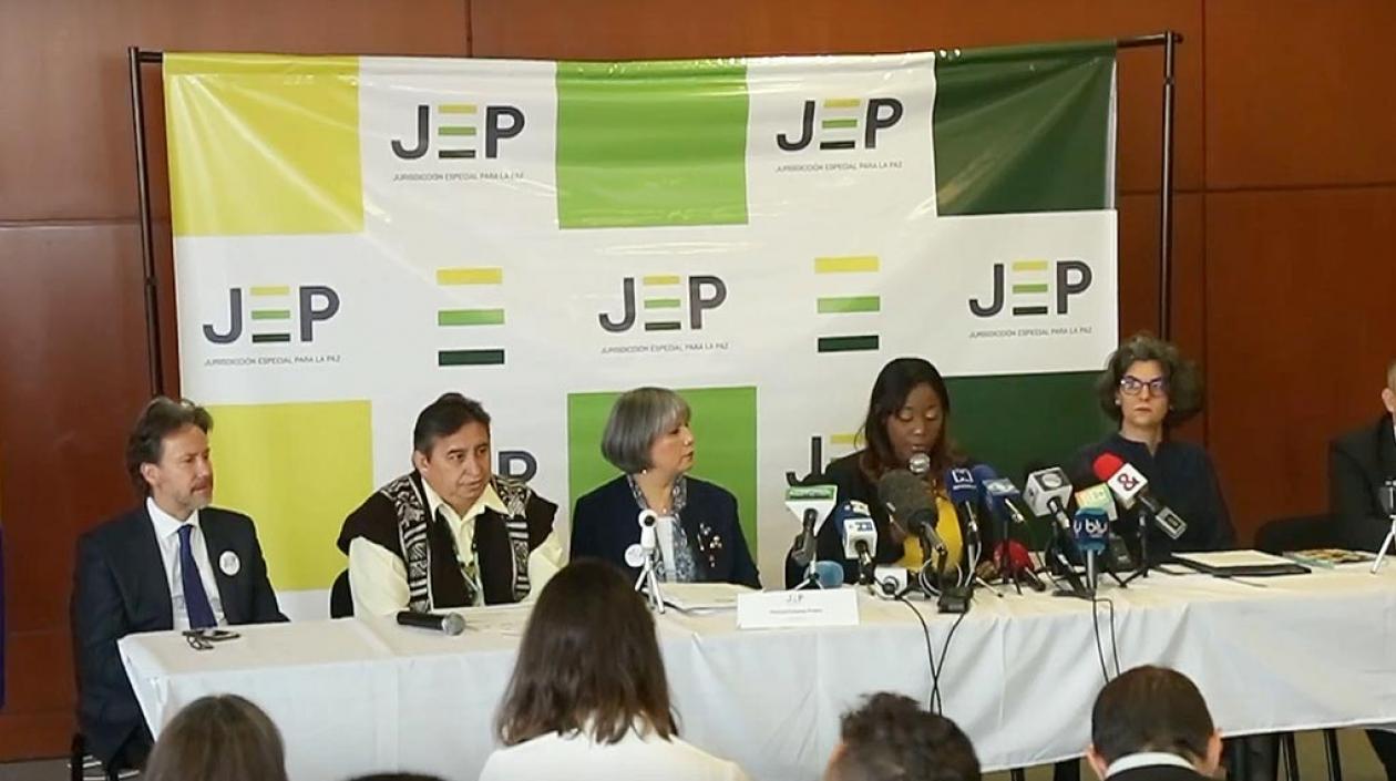 Magistrados de la Justicia Especial de Paz en rueda de prensa.