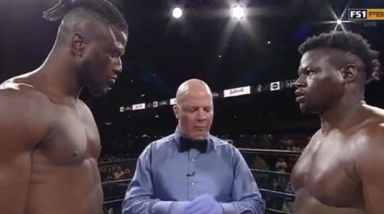 Momentos antes del combate entre Curtis Harper y Efe Ajagba.