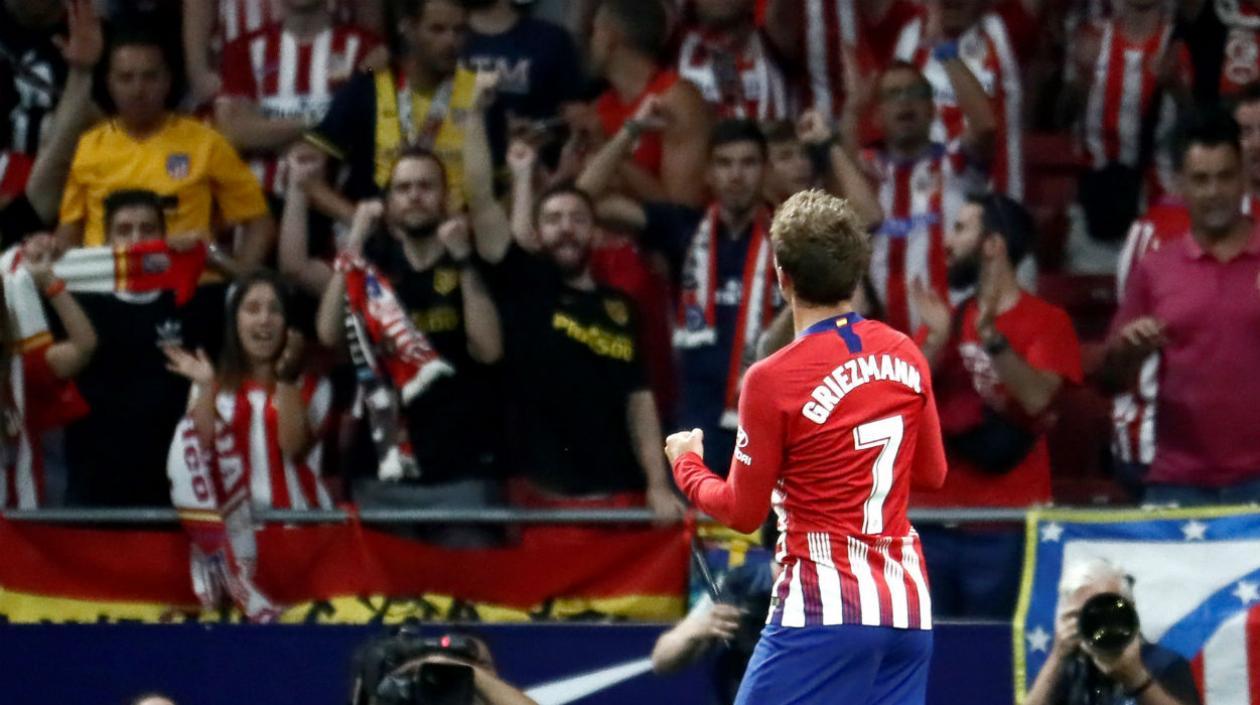 Antoine Griezmann celebra con las gradas del Wanda Metropolitano. 