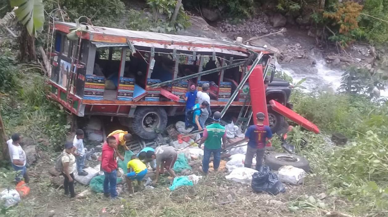 Inicialmente, no se reportaron víctimas fatales por el accidente del bus