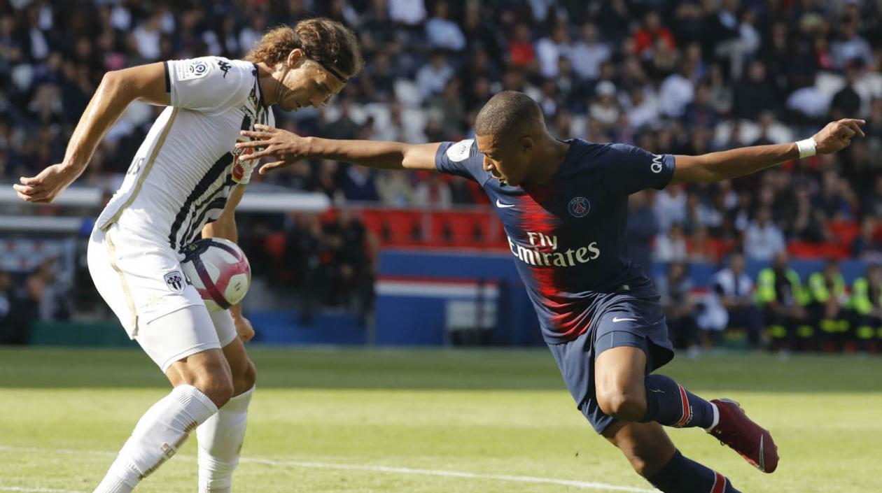 Kylian Mbappe en una acción del partido. 