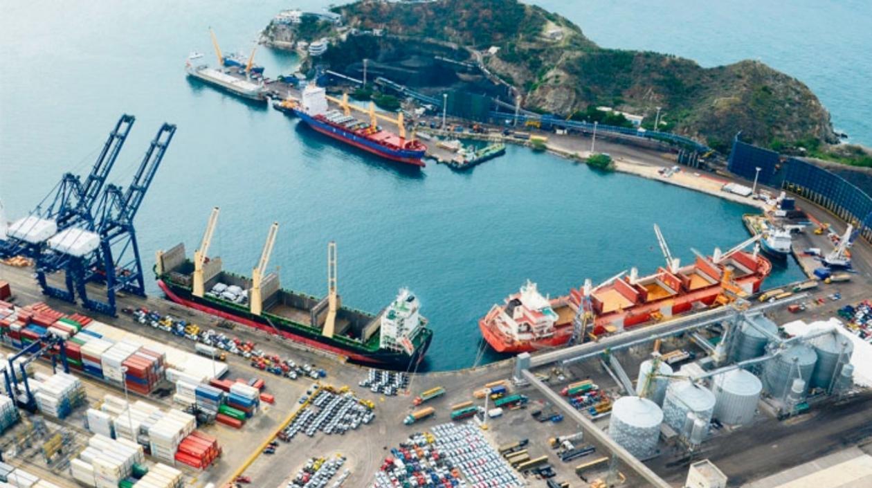 Raúl Maestre, director de Seguridad del Puerto de Santa Marta, destacó la importancia de generar este tipo de espacios con el Comandante de la Primera División y su equipo de oficiales