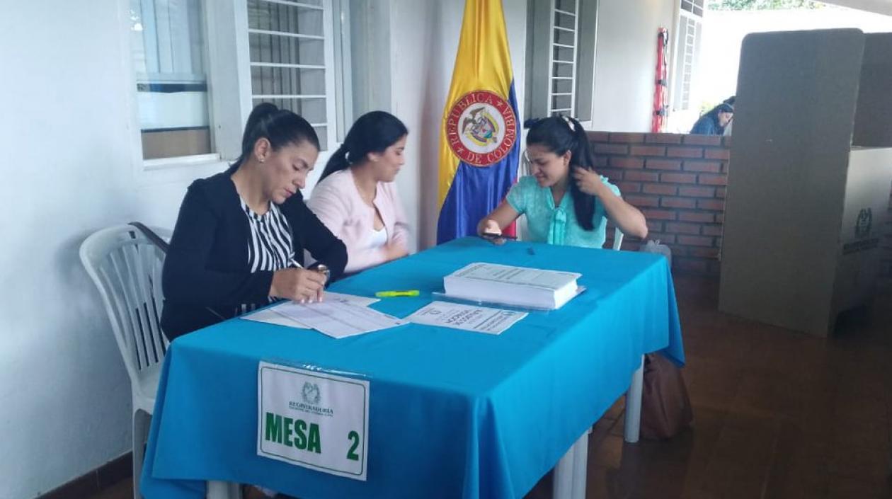 Puesto de votación en El Amparo, Venezuela.