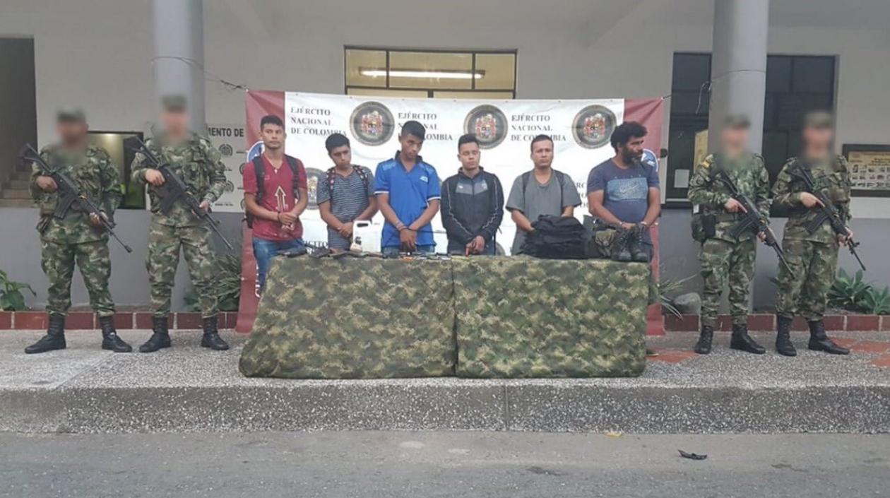 Los 6 guerrilleros del ELN capturados. 