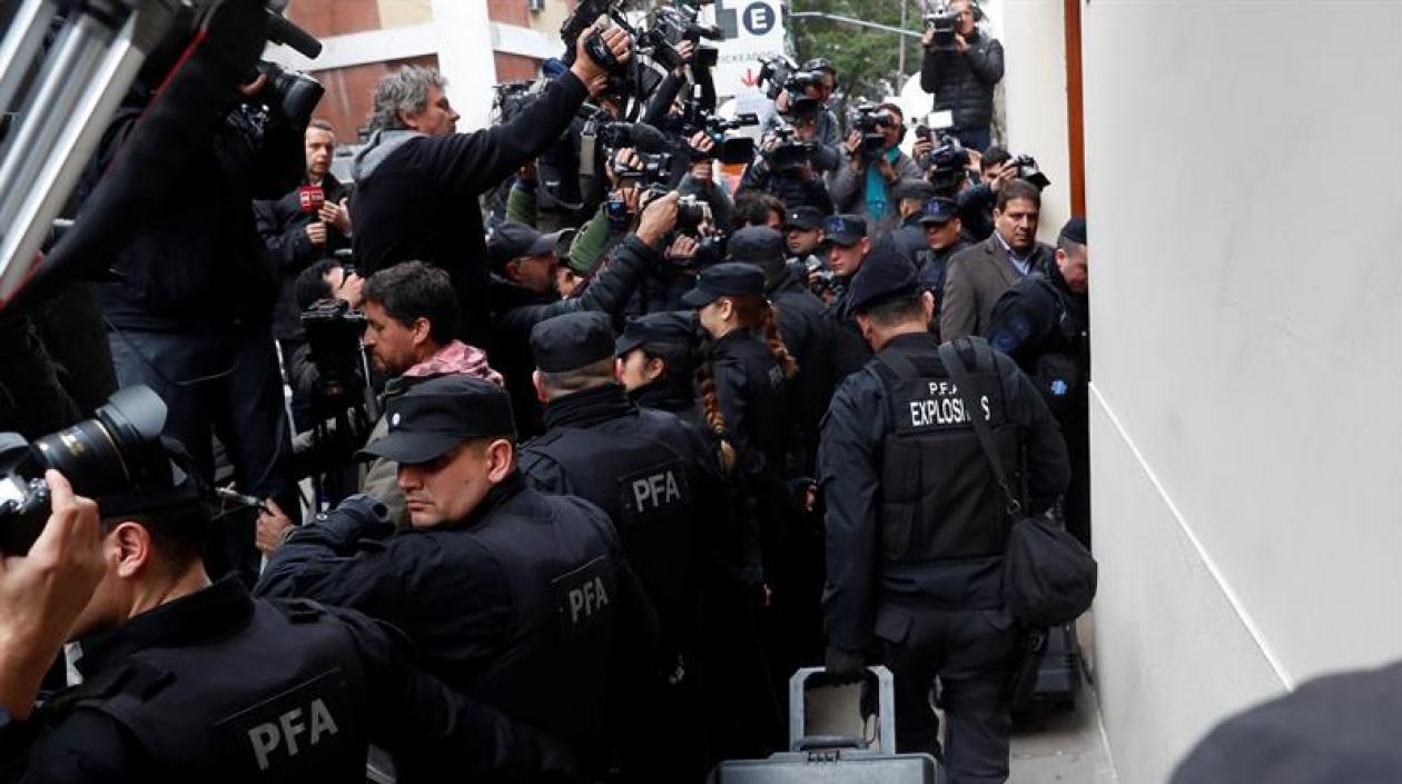 Imagen del allanamiento a una de las viviendas de Cristina Fernández. 