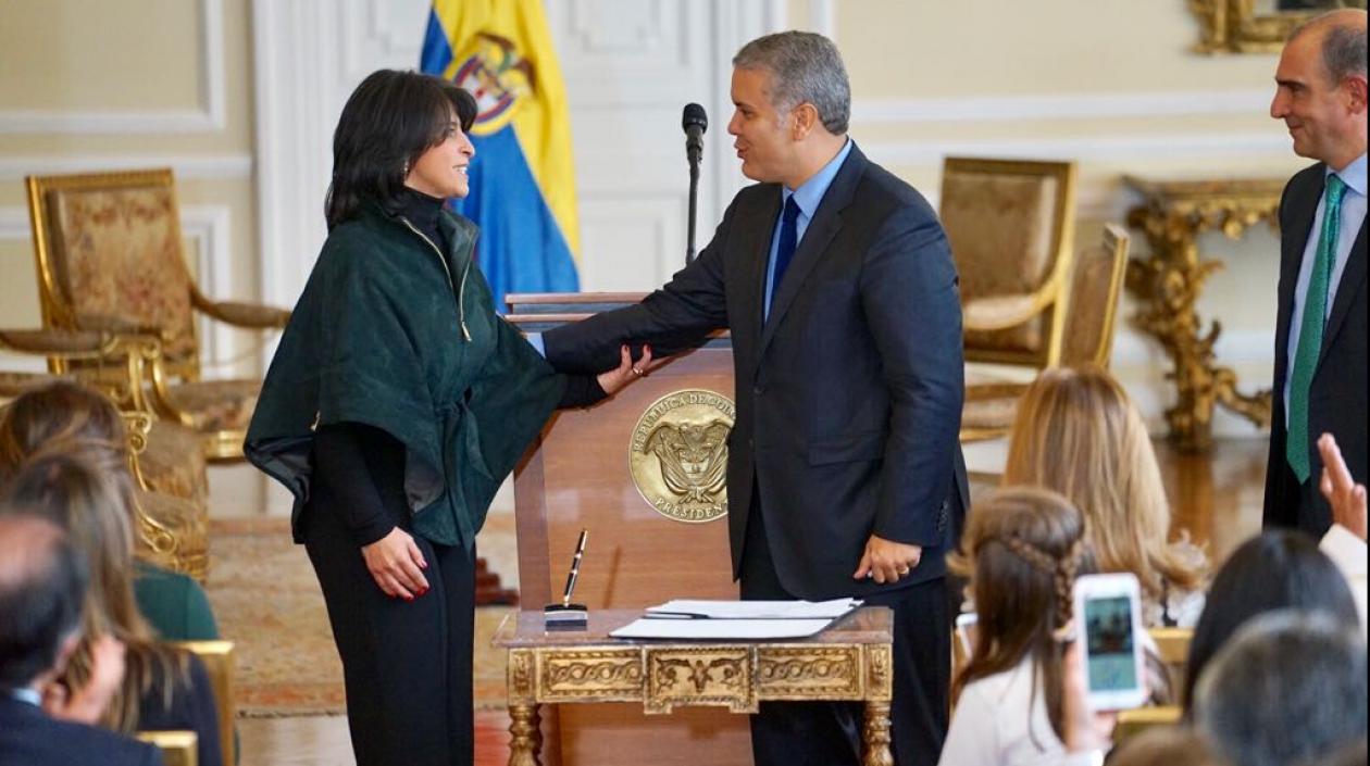 Constanza Liliana Alarcón Párraga y el Presidente Iván Duque. 