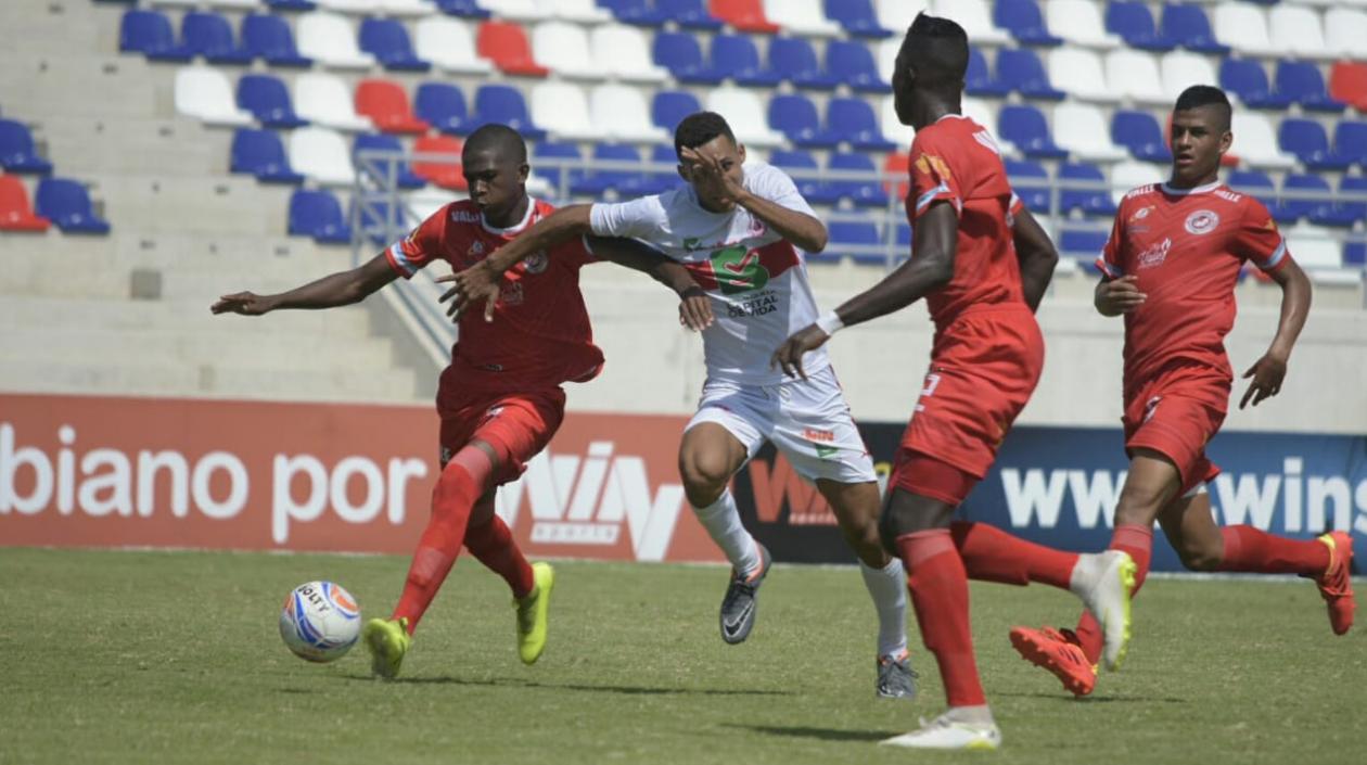 Acción del partido entre Valle y Atlántico. 