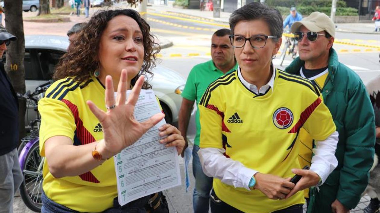 La senadora Angélica Lozano y Claudia López. 