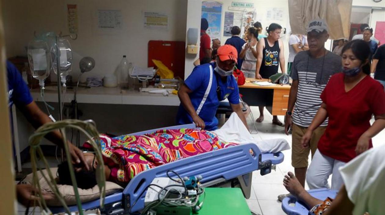 Heridos reciben atención médica en un hospital luego de que se registrara una explosión en Isulan.