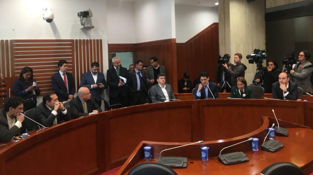 La Comisión de Paz reunida este miércoles.