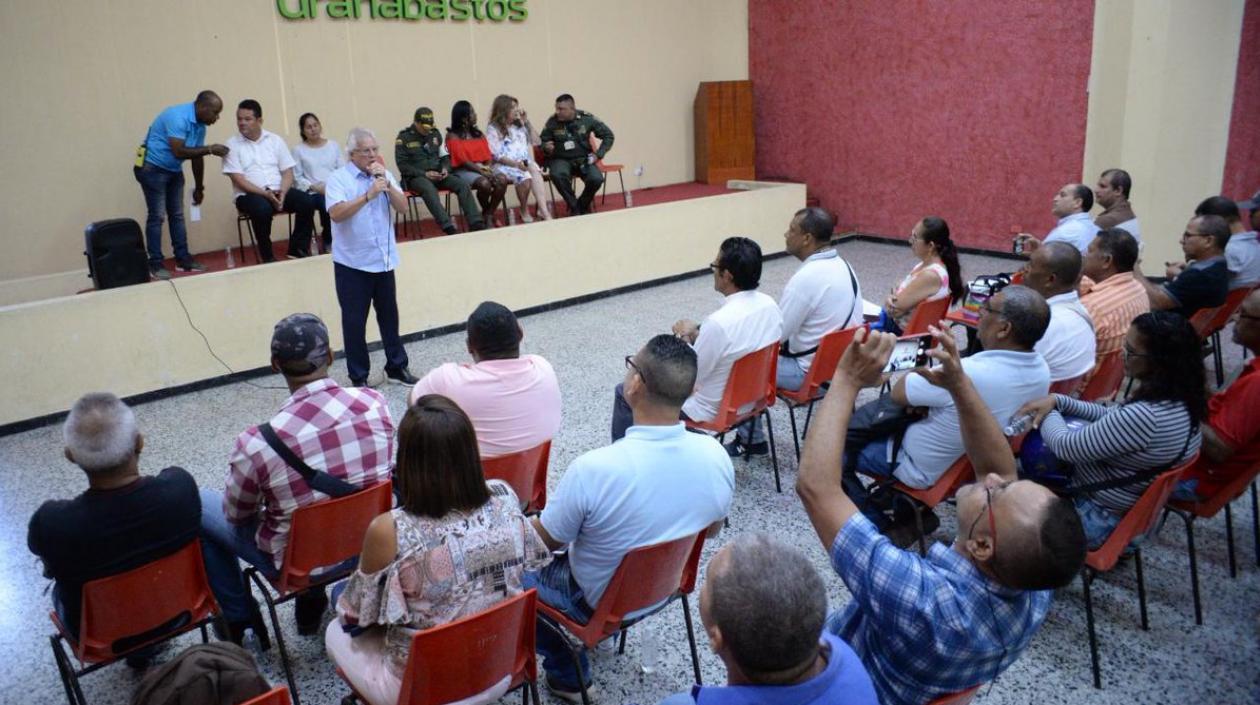 El Alcalde Joao Herrera oficializando la creación de la red.