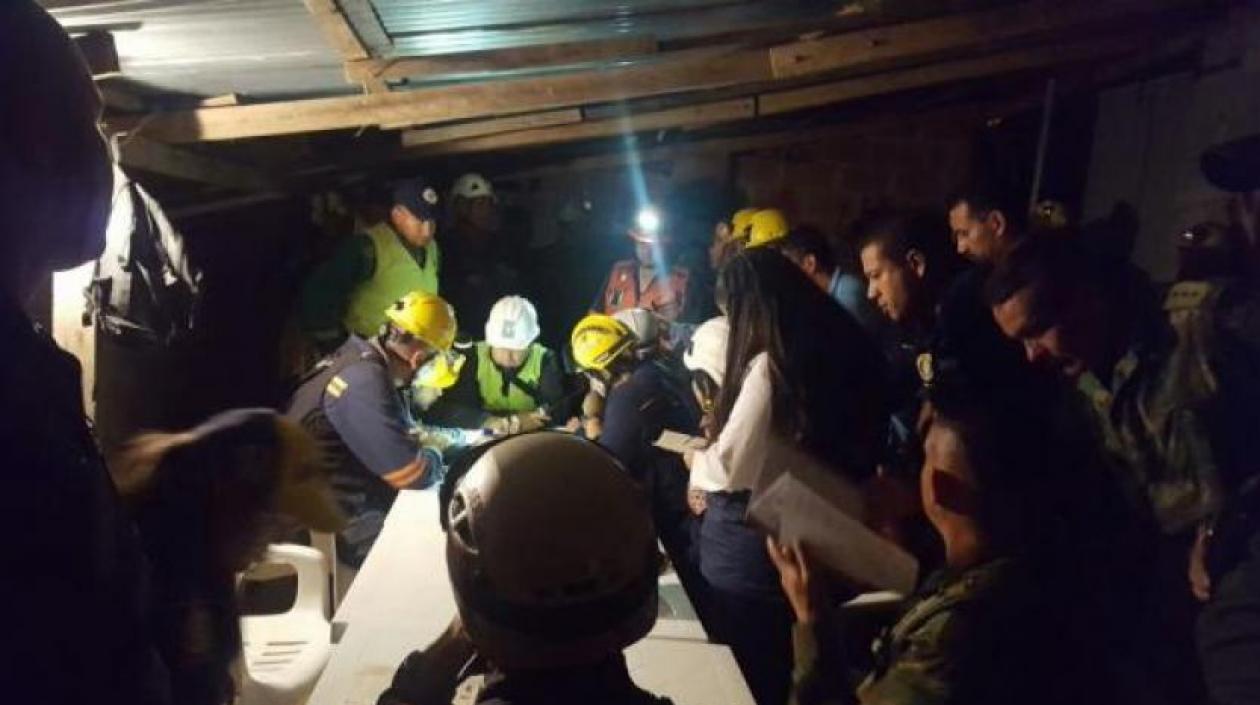  Los 2 mineros que resultaron heridos fueron trasladados a la vereda San Agustín a 5 horas de distancia del lugar de los hechos.