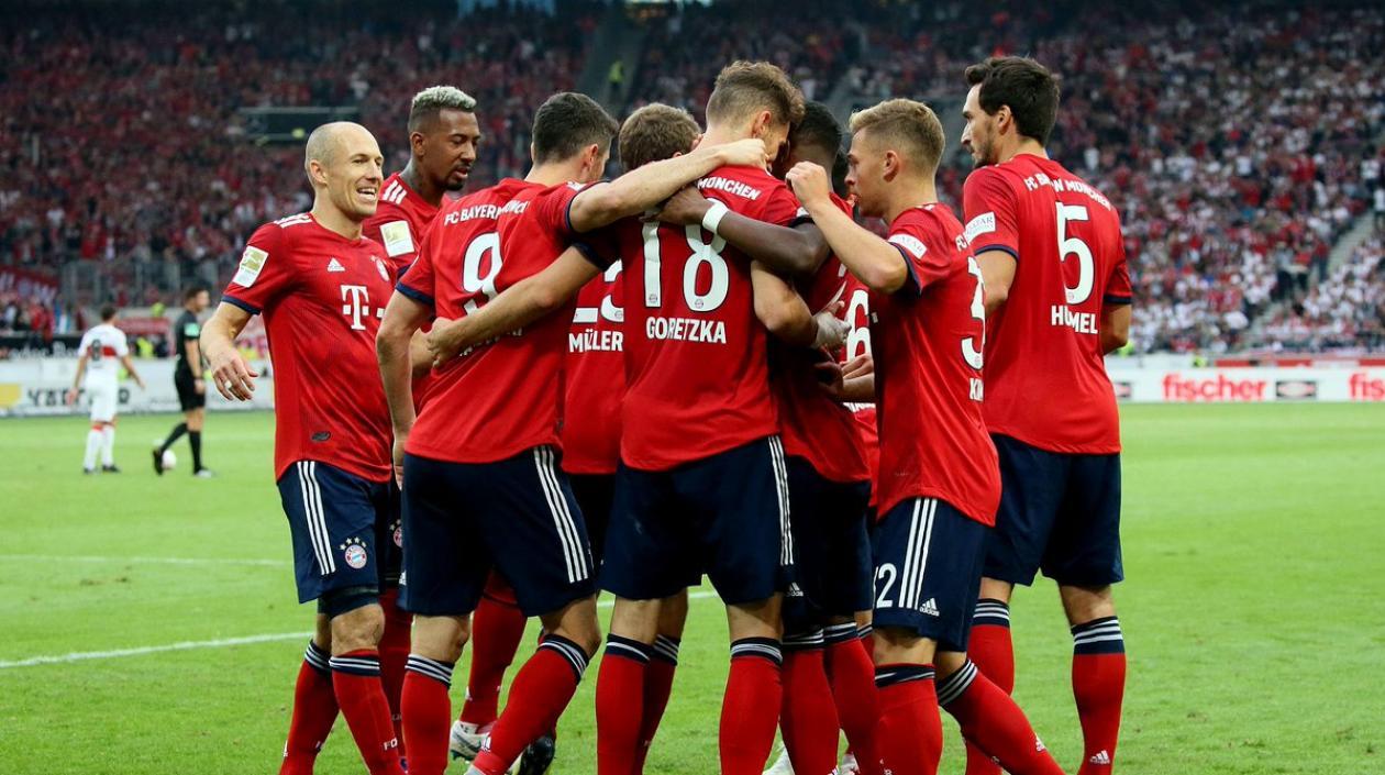 Jugadores del Bayern celebran uno de los goles del partido. 