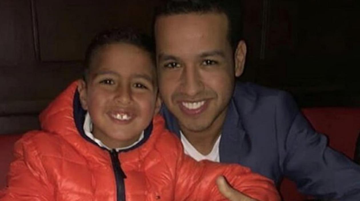 Martín Jr. junto a su padre, el cantante, Martín Elías.