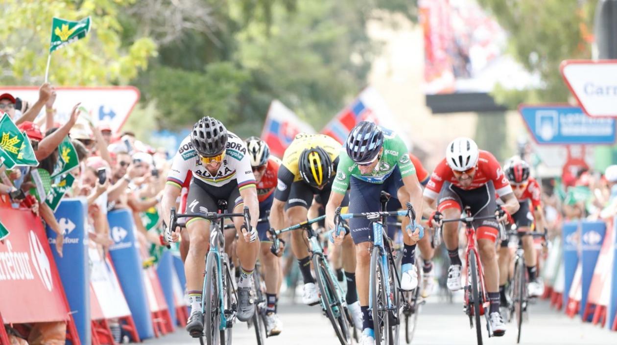 Alejandro Valverde ataca a Peter Sagan y gana la etapa. 