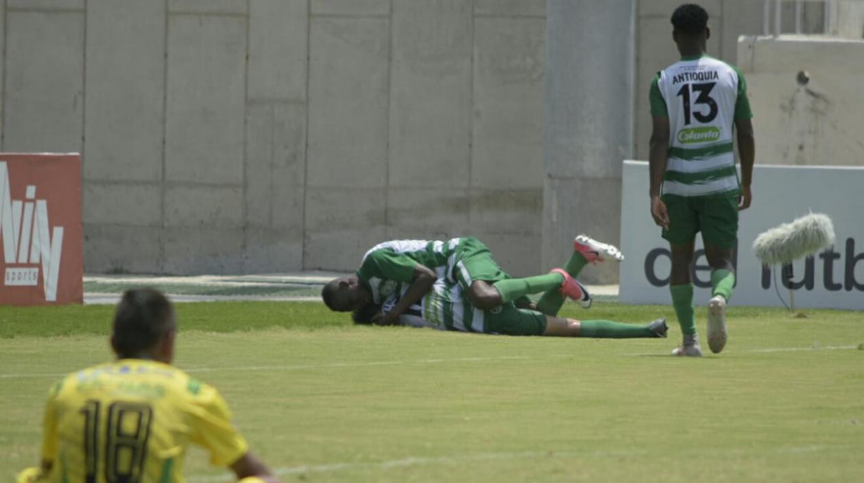 Jugadores de Antioquia celebran su anotación ante Caldas. 