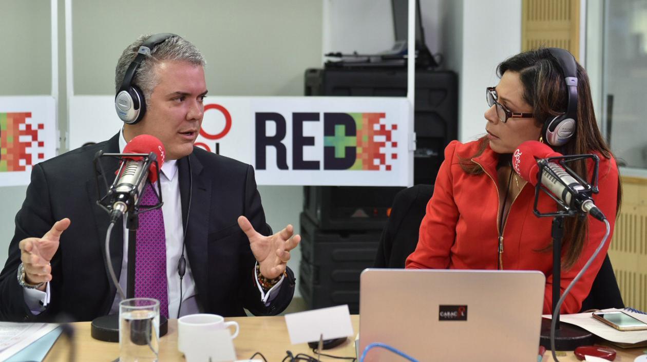 El Presidente Duque es entrevistado por la periodista barranquillera Erika Fontalvo en Caracol Radio.