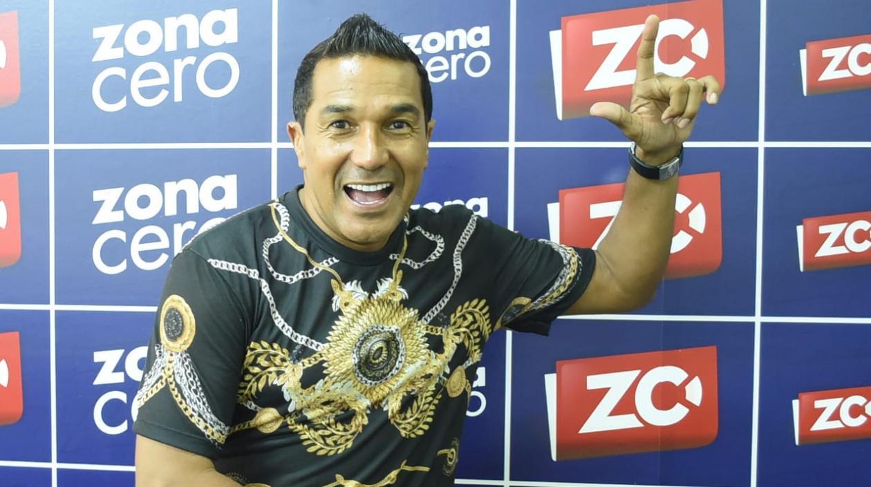 El cantante y compositor Checo Acosta.