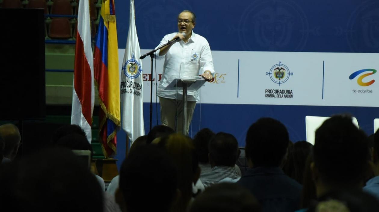 El Procurador General de la Nación, Fernando Carrillo Flórez. 