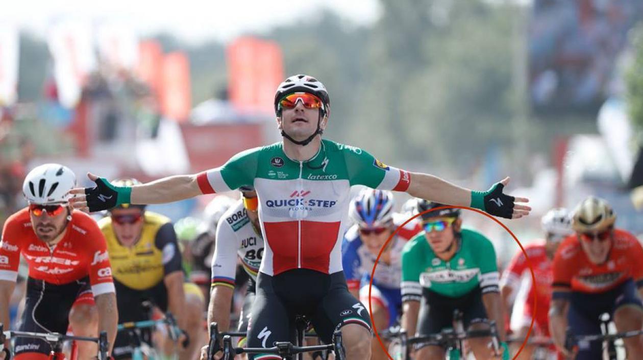 Nelson Soto, en el circulo rojo, entrando cuarto de la jornada. 