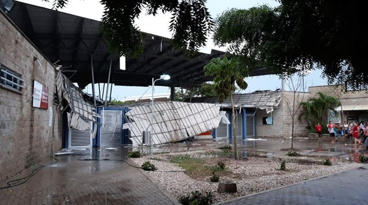 Así quedó la cubierta de la entrada de Pies Descalzos en La Playa.