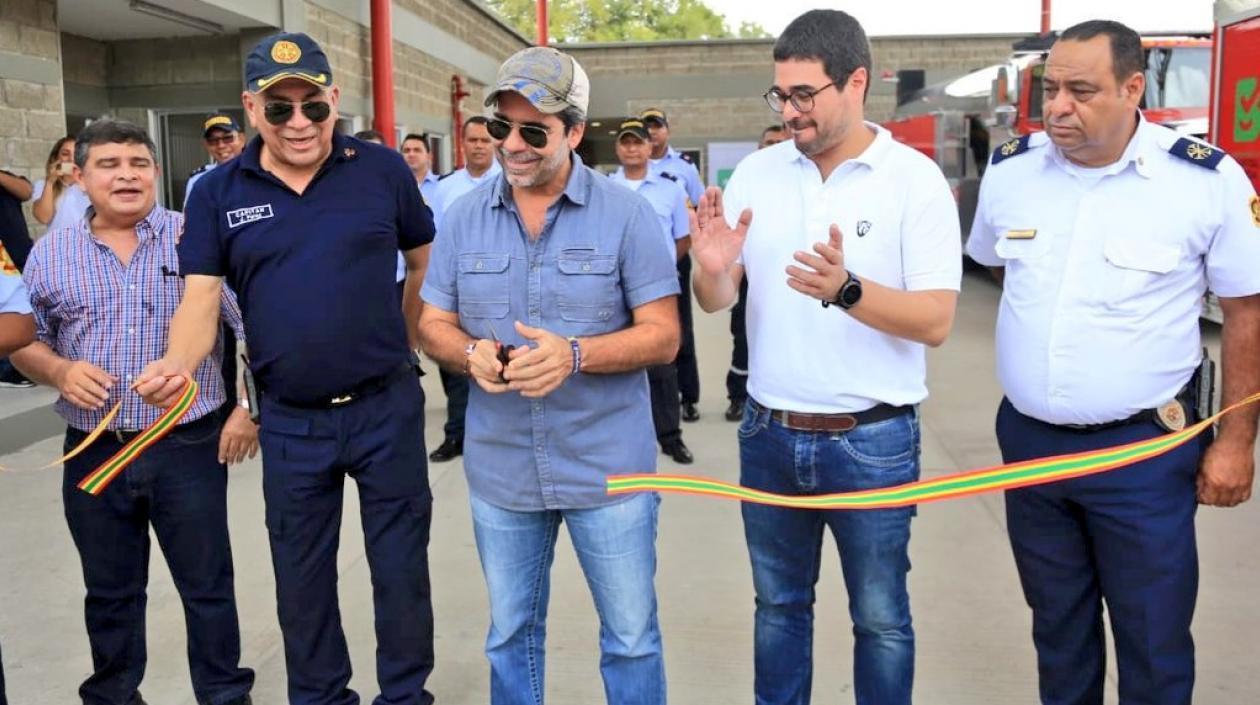 El Alcalde Alejandro Char junto al capitán Jaime Pérez, el secretario de Gobierno, Clemente Fajardo; el secretario de Obras Públicas, Rafael Lafont. 