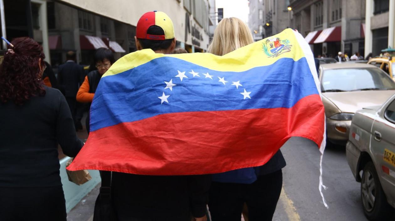 Según peticionarios exigencia de pasaporte "viola principalmente su derecho a pedir refugio".