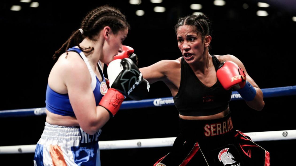 Amanda Serrano propina castigo a  la argentina Yamila Reynoso.