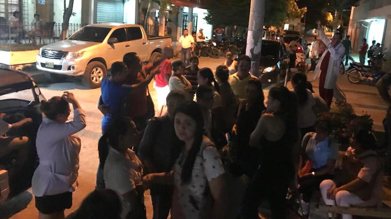 Plantón frente a la ESE Hospital de Baranoa.