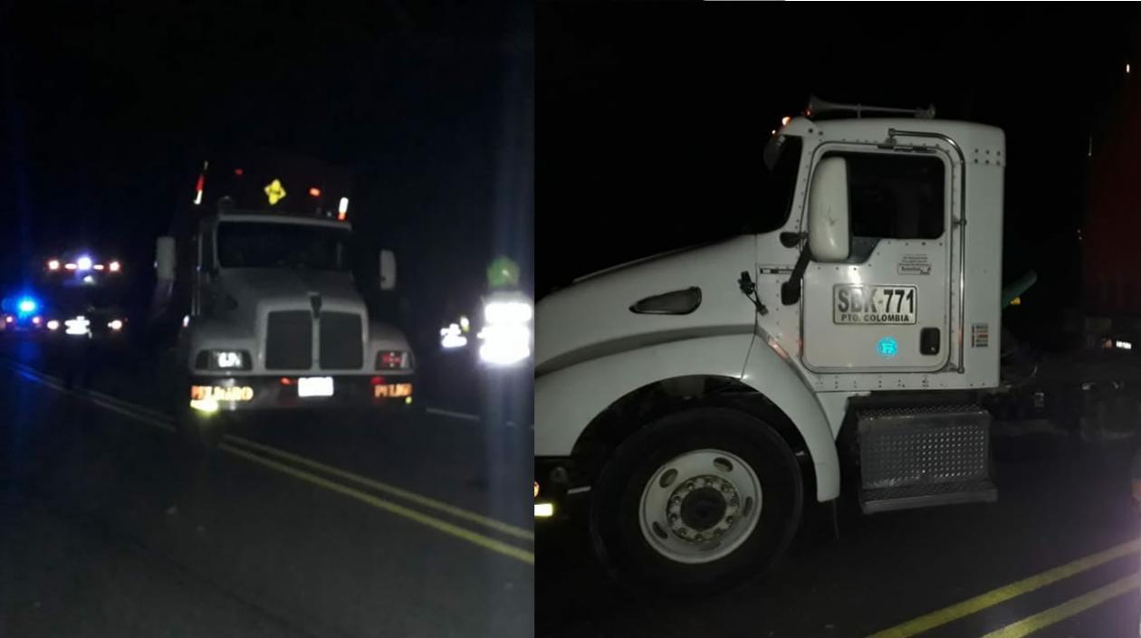 Esta es la tractomula que se varó.