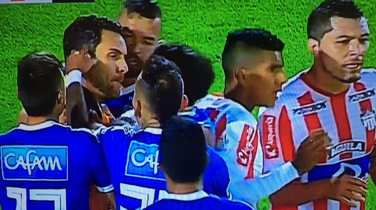 Agresión de Juan Domínguez a Sebastián Viera.