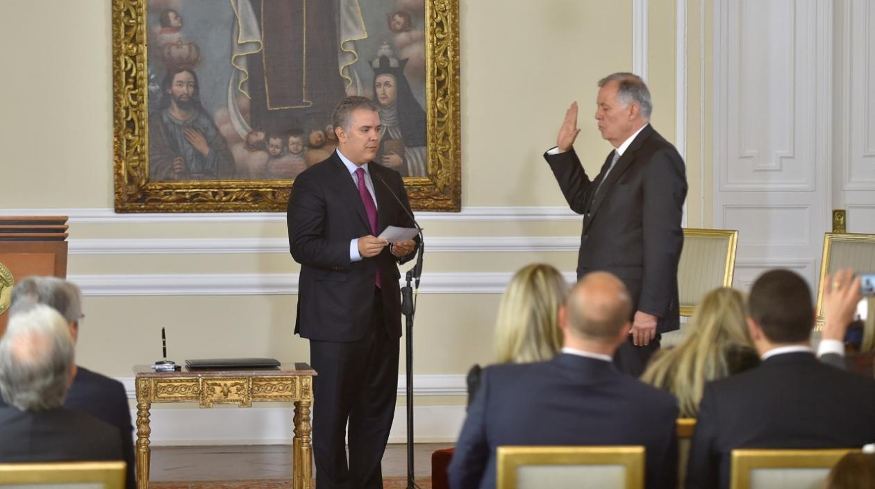 El Presidente Iván Duque y el embajador de Colombia en la OEA, Alejandro Ordóñez.