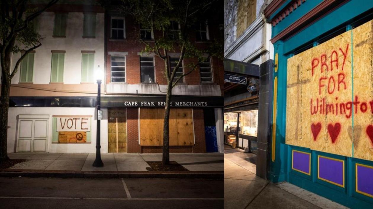 Los escaparates de los locales de una calle de Wilmington aparecen recubiertos con planchas de madera por el paso del huracán Florence.