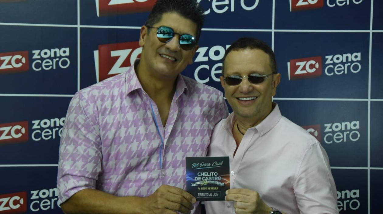 El cantante Eddy Herrera y el músico Chelito De Castro.