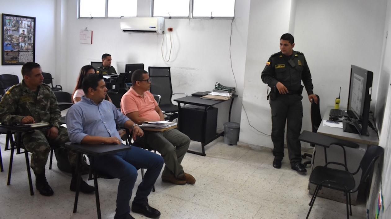 Las autoridades analizando la situación en Malambo.