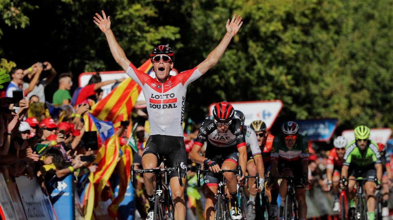 Jelle Wallays se impone en la meta. 