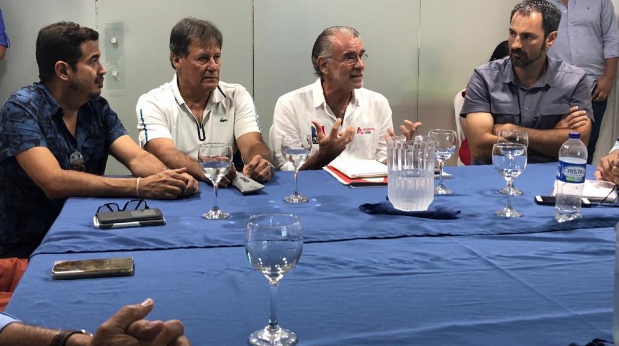 Reunión con el gobernador Eduardo Verano. 