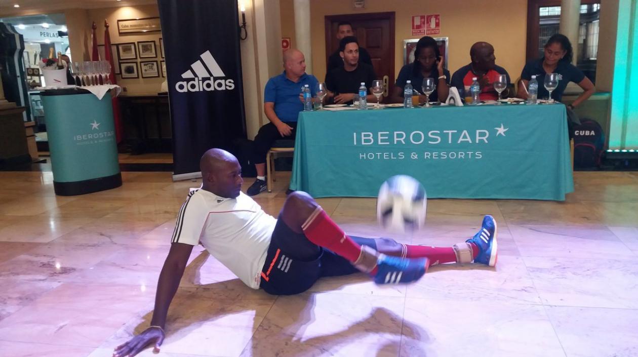 Erick Hernández durante el récord mundial. 