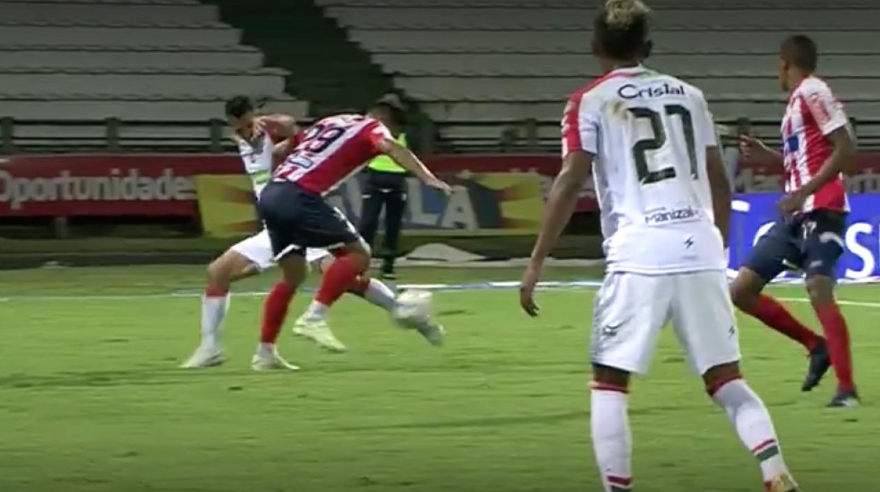 Acción del partido jugado este domingo en Manizales.